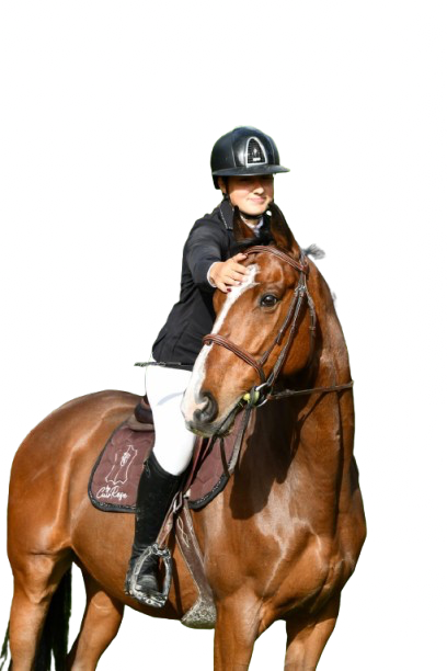 Cavalière de l'Écurie Dynalie Coutin à cheval en tenue de concours